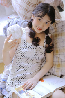 低头看我怎么玩你的小说